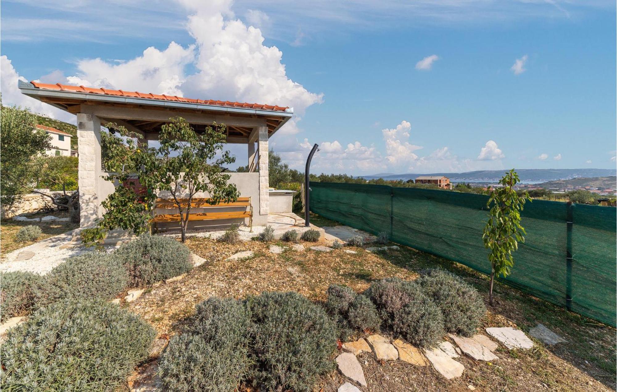 Gorgeous Home In Kastel Stafilic With Wifi Extérieur photo