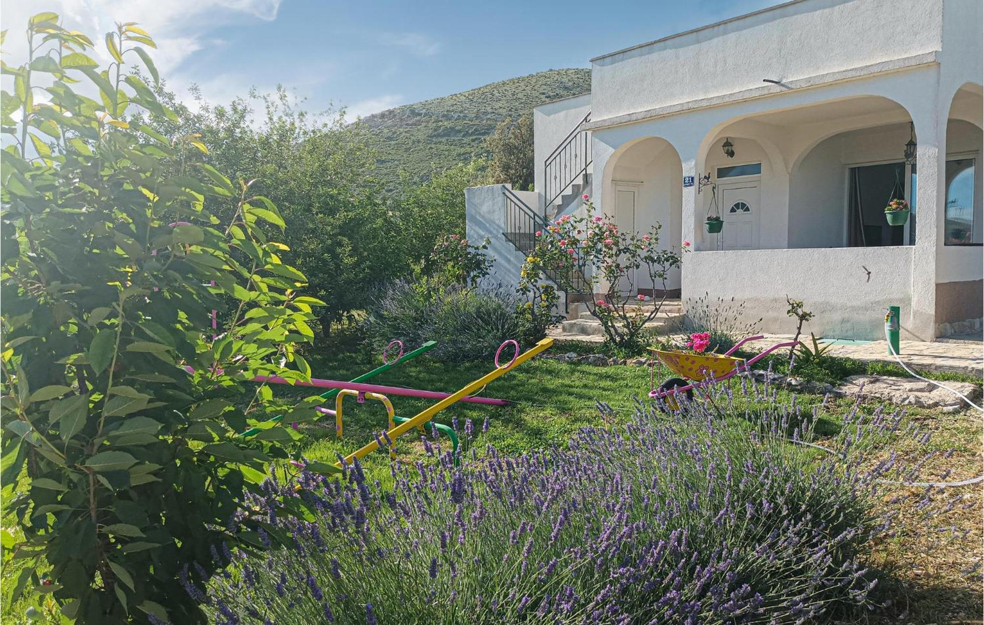 Gorgeous Home In Kastel Stafilic With Wifi Extérieur photo